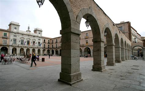 Town Hall and Plaza del Mercado Chico 